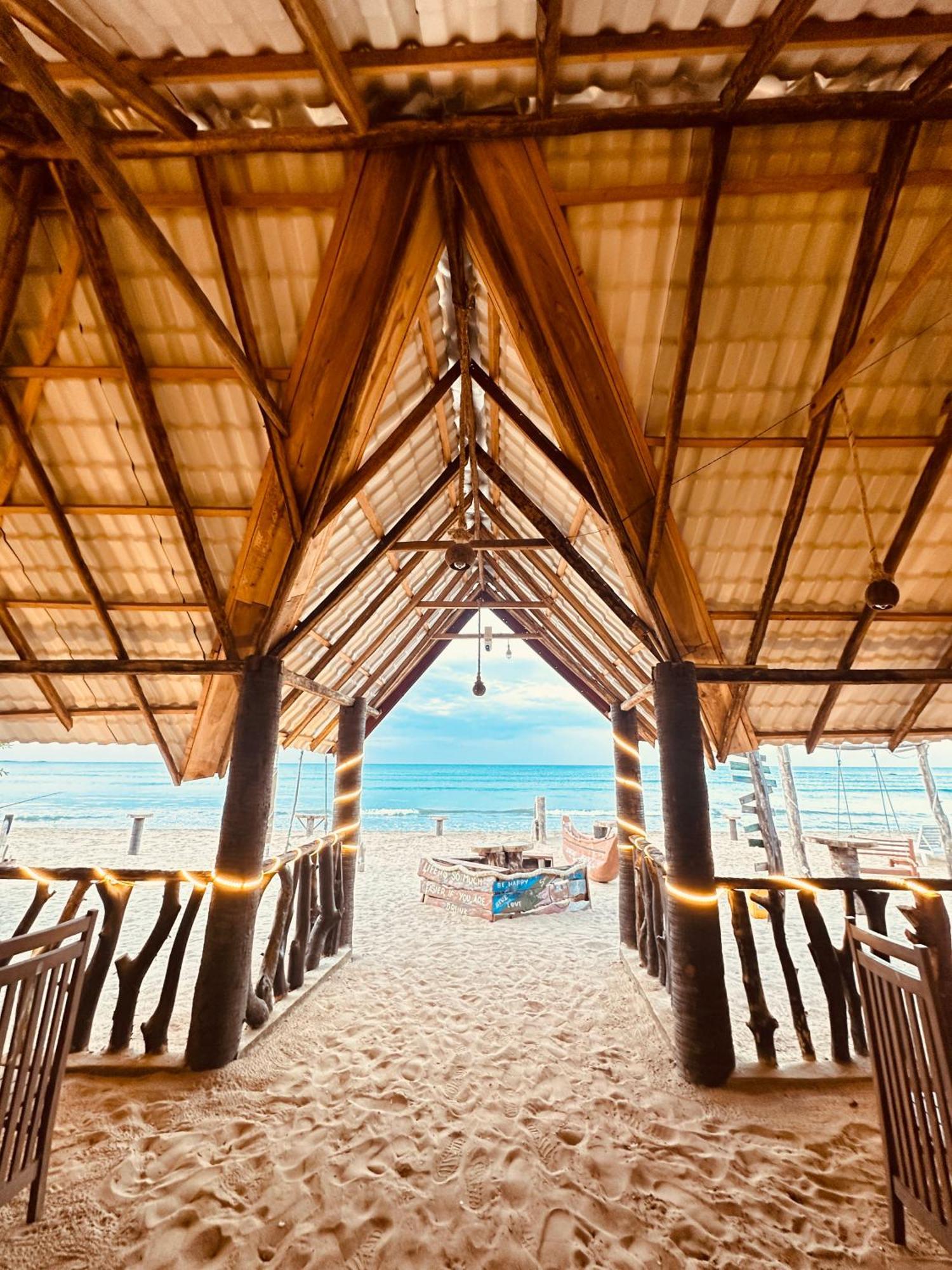 Surfing Beach Nilaveli Trincomalee Exteriör bild