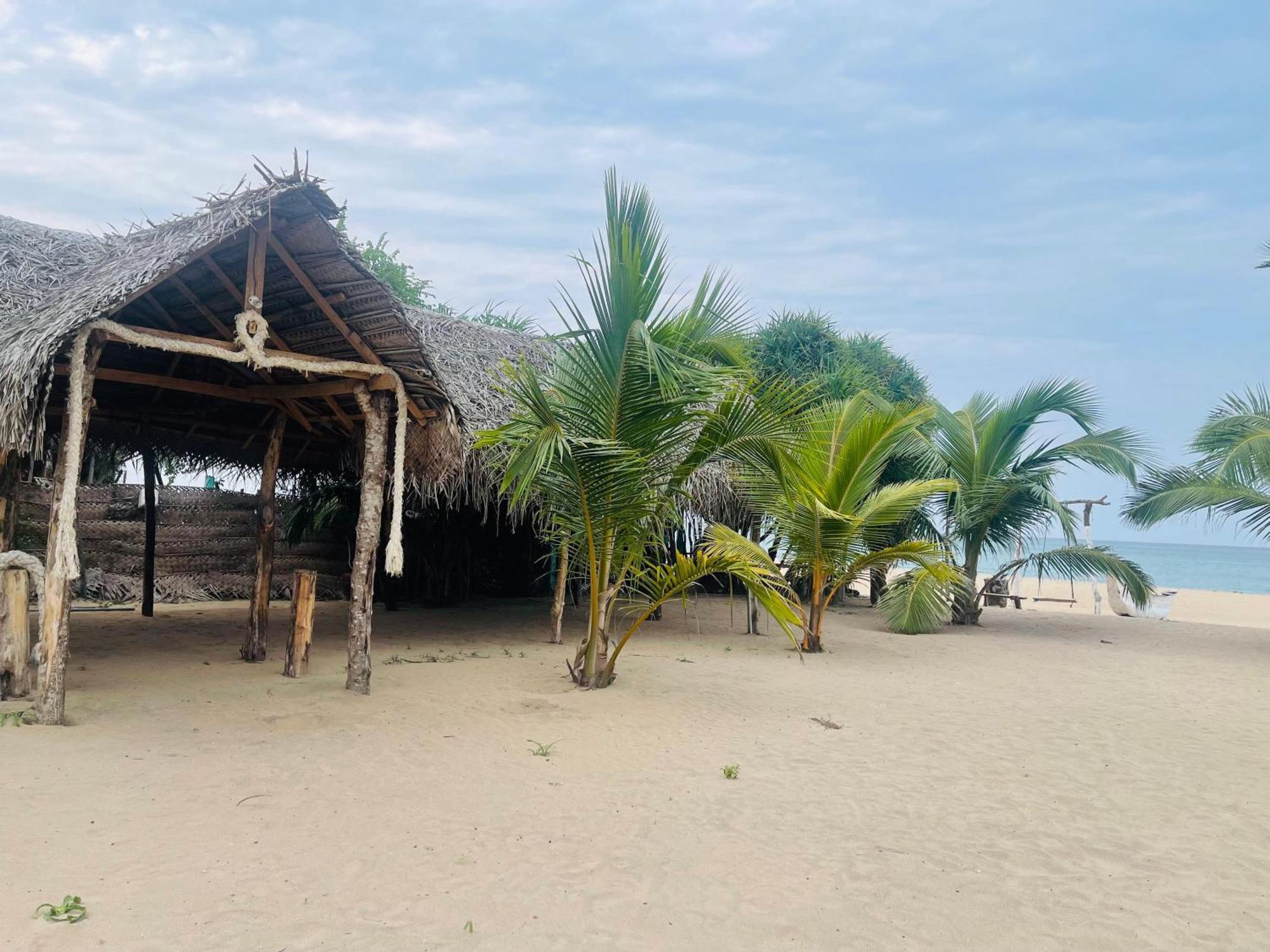 Surfing Beach Nilaveli Trincomalee Exteriör bild